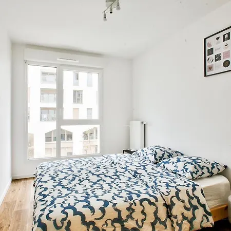 Appartement Chambre privée dans un appartement en colocation, parking gratuit *