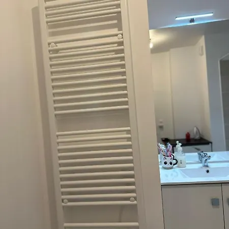 Chambre privée dans un appartement en colocation, parking gratuit * Bagneux (Hauts-de-Seine)
