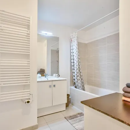 Appartement Chambre privée dans un appartement en colocation, parking gratuit *