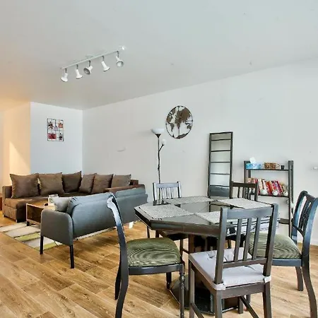Appartement Privee Dans Un En Colocation, Parking Gratuit